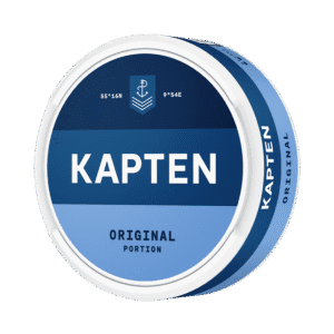 Kapten Original – dosan sedd snett framifrån, originalportion tobakssnus med tobak och bergamott från Swedish Match