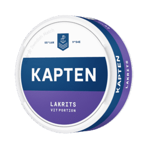 Kapten Vit Lakrits – dosan sedd snett framifrån, vit portion tobakssnus med tobak och lakrits från Swedish Match