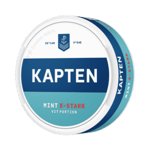 Kapten Vit Mint X-Stark – dosan sedd snett framifrån, extra stark vit portion tobakssnus med tobak och mint från Swedish Match
