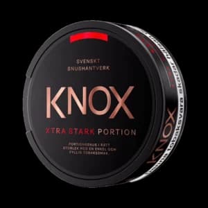 Knox Xtra Stark Portion – dosan sedd snett framifrån, extra stark originalportion tobakssnus med tobak, bergamott och citrus från Skruf Snus