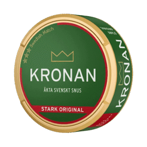 Kronan Stark Original – dosan sedd snett framifrån, stark originalportion tobakssnus med viol, citrus och gröna örter från Swedish Match