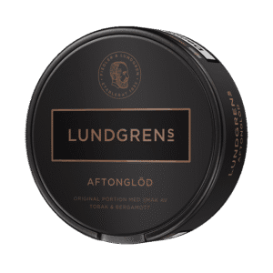 Lundgrens Aftonglöd Original – dosan sedd snett framifrån, originalportion tobakssnus med läder och bergamott från BAT