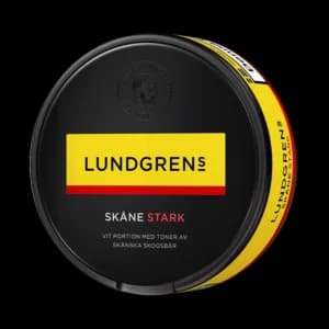 Lundgrens Skåne Stark – dosan sedd snett framifrån, stark vit portion tobakssnus med skogsbär och enbär från BAT