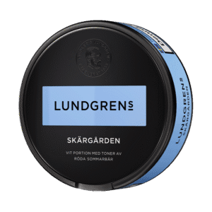 Lundgrens Skärgården – dosan sedd snett framifrån, vit portion tobakssnus med röda bär från BAT
